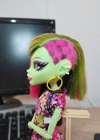 Monster High Venus McFlytrap Bebek - Görsel 4