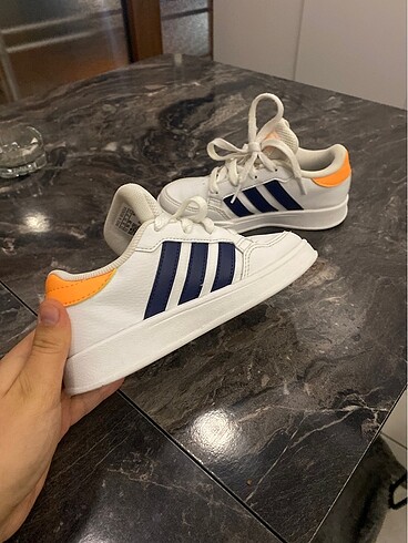 28 Beden Adidas Spor Ayakkabı