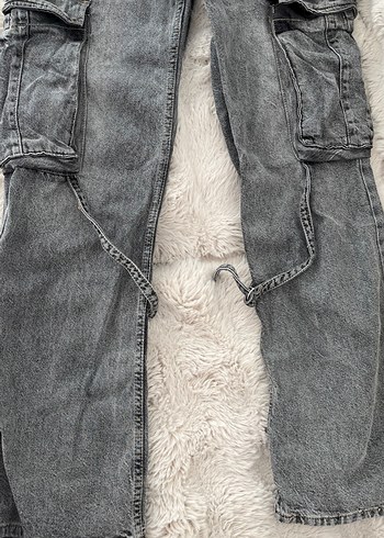 Gri Batik Desenli Bol Kesim Kemerli Kadın Kot Pantolon - Görsel 4