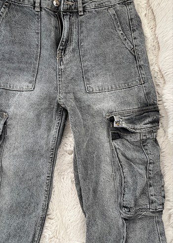 Gri Batik Desenli Bol Kesim Kemerli Kadın Kot Pantolon - Görsel 3