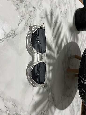 Gri güneş gözlüğü - Görsel 2