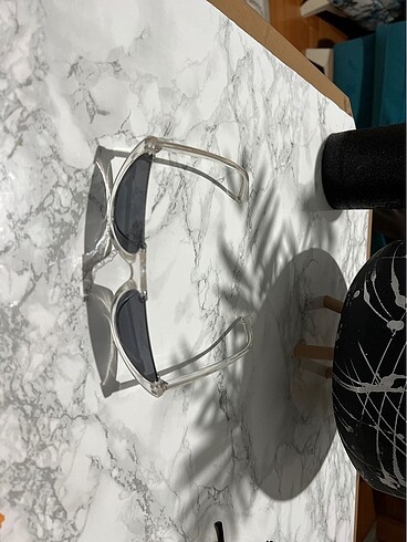 Gri güneş gözlüğü - Görsel 4