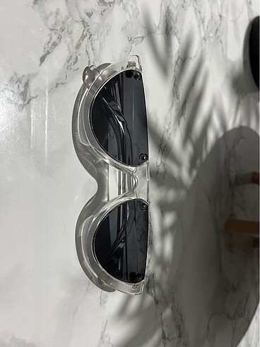 Gri güneş gözlüğü - Görsel 3