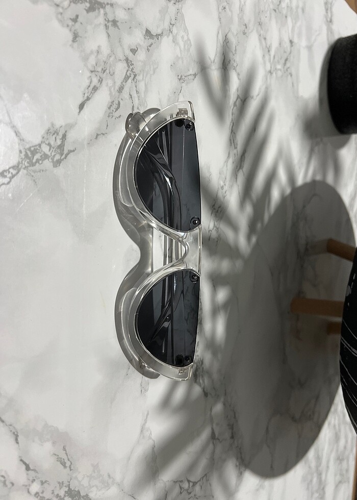 Gri güneş gözlüğü - Görsel 2