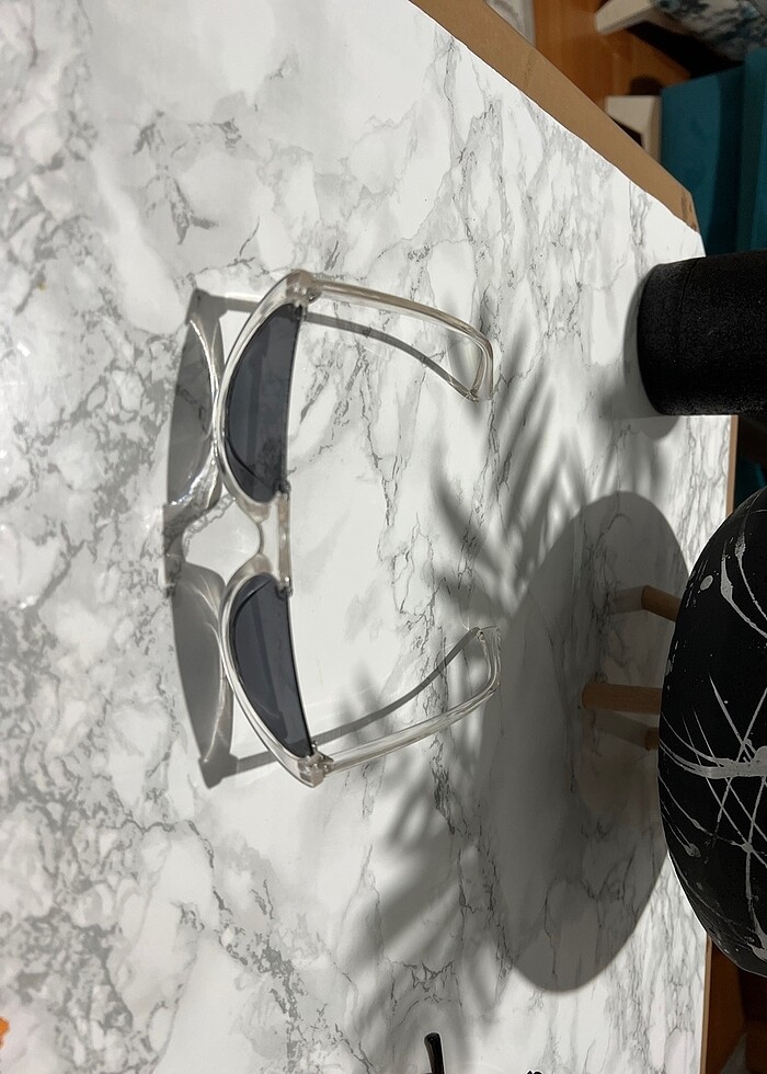 Gri güneş gözlüğü - Görsel 4