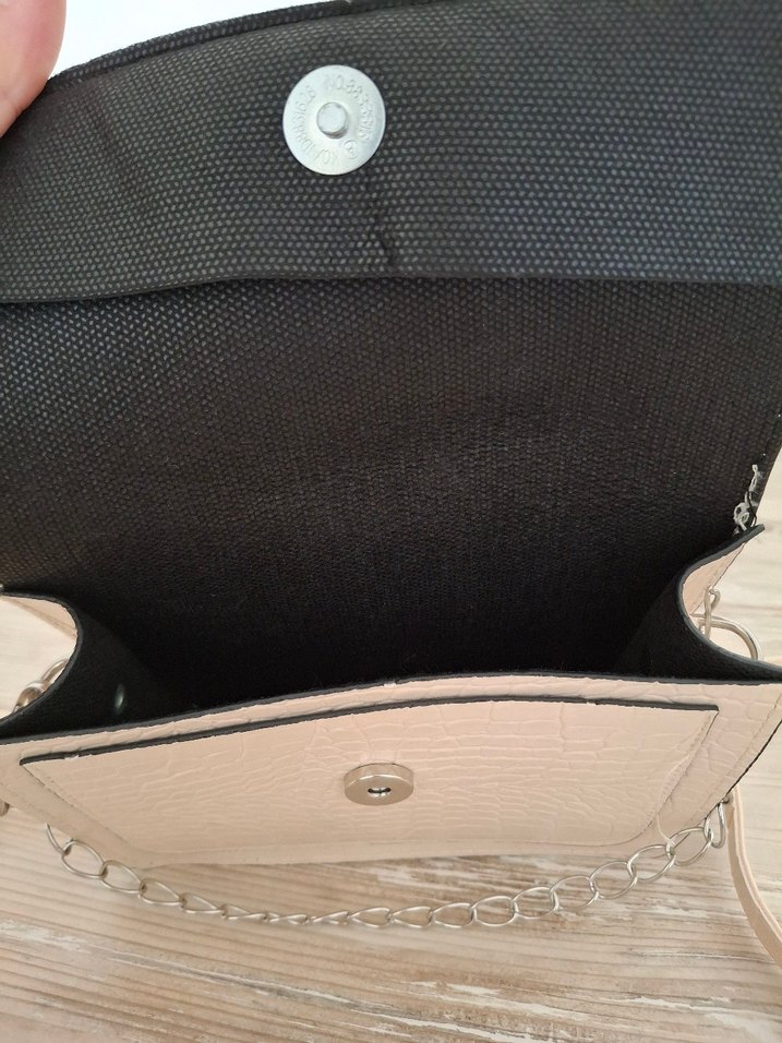 Bej Zincir Detaylı Yılan Desenli Deri Çanta - Görsel 3