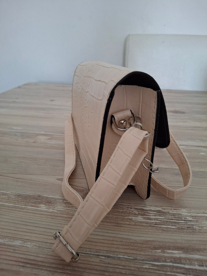 Bej Zincir Detaylı Yılan Desenli Deri Çanta - Görsel 2