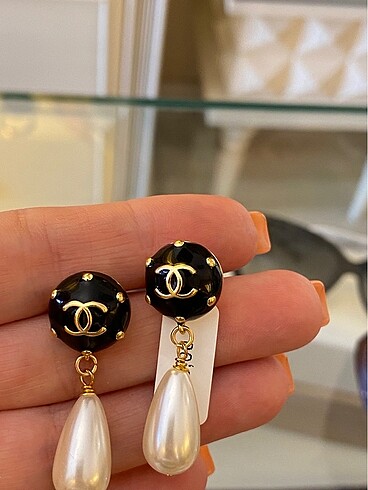 Beden Chanel küpe