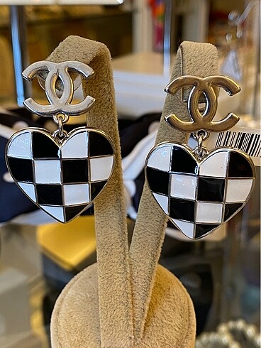 Diğer Chanel küpe