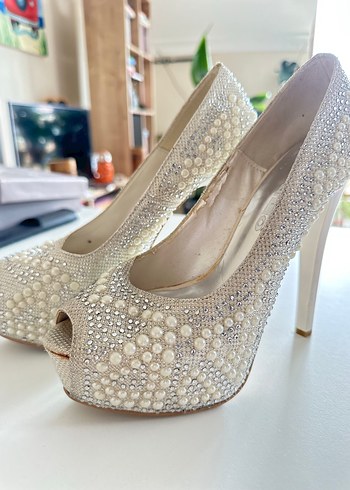 İnci Detaylı Beyaz Yılan Desenli Topuklu Ayakkabı - Görsel 2