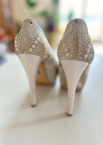 İnci Detaylı Beyaz Yılan Desenli Topuklu Ayakkabı - Görsel 4