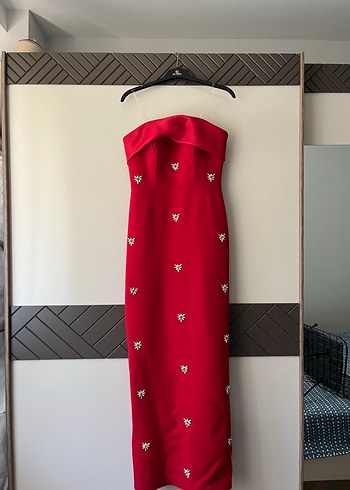 Kırmızı Straplez Nakışlı Uzun Abiye - Görsel 2