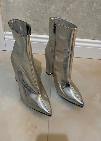 Kadın Gri Parlak Metalik Stiletto Bot