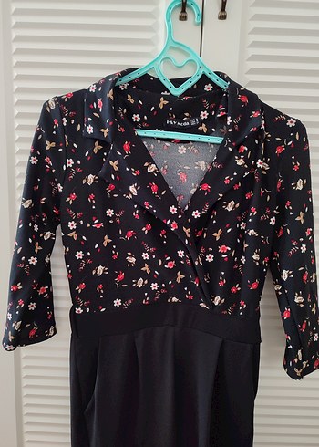 Desenli V Yakalı Uzun Kollu Siyah Tulum - Görsel 2