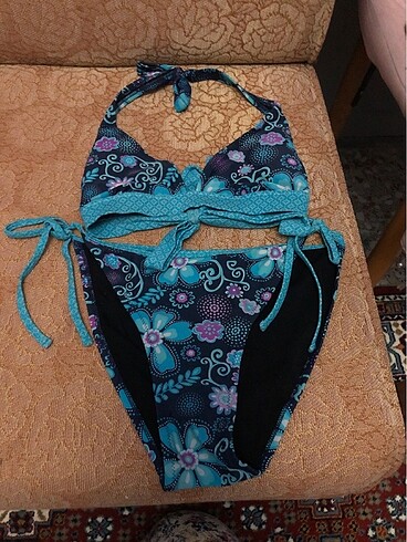 Mavi bikini üstü