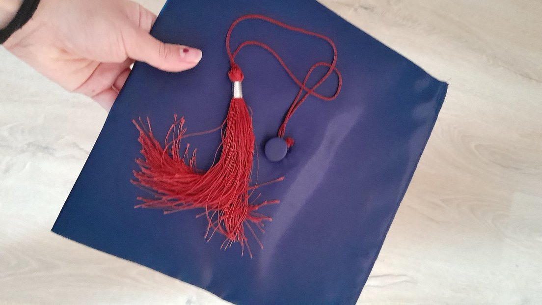 Bordo Siyah Mezuniyet Cübbesi - Görsel 3