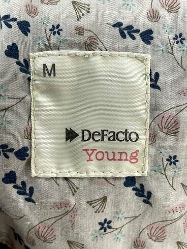 m Beden çeşitli Renk Defacto Trenchcoat %70 İndirimli.