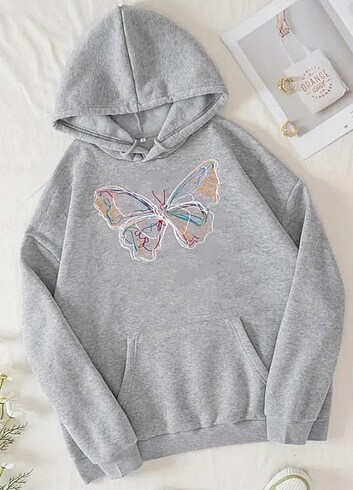 Baskılı kapşonlu sweatshirt siyah ve gri renkleri mevcut 