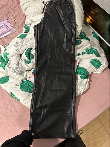 Bershka deri pantalon