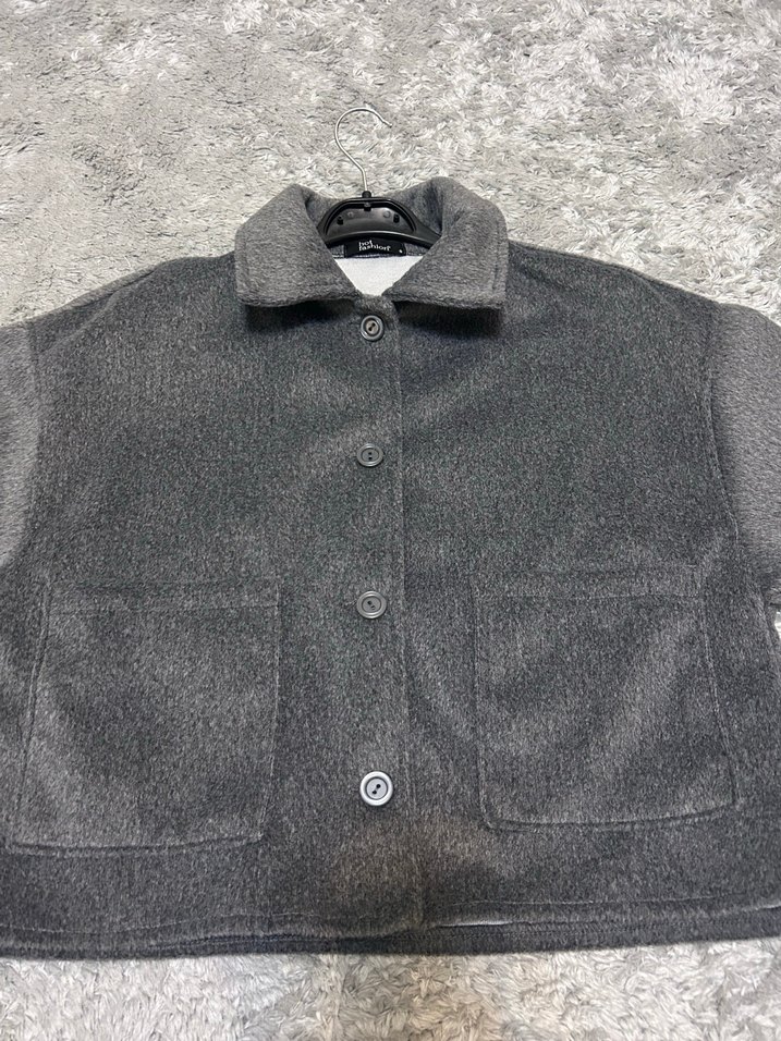 Gri Düğmeli kısa Kadın Kaban - Görsel 2