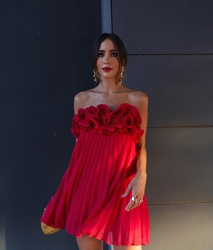 Zara PİLİLİ FIRFIRLI MİNİ ELBİSE