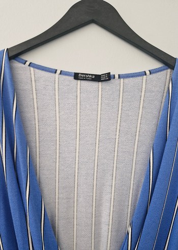 Bershka Dökümlü Çizgili V Yaka Kadın Bluz - Görsel 2