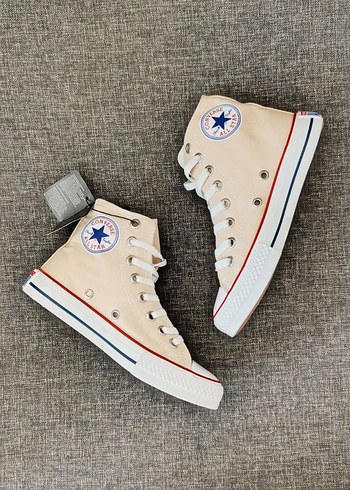 Beyaz Minimalist Yüksek Top Sneaker