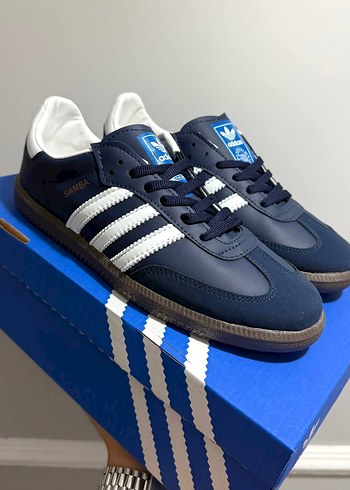 Adidas Lacivert Kadın Spor Ayakkabı