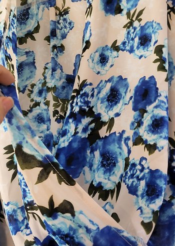 l Beden mavi Renk ZARA MARKA Mavi Çiçek Desenli Drapeli Bluzu