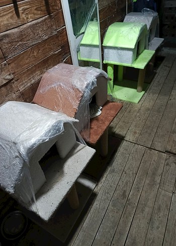 Beyaz Gri yeşil kahve 2 katlı Kedi Evi ve Tırmalama Direği - Görsel 5