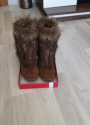 Gizli topuk tüylü bot