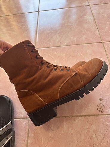 Ugg Zara Bot