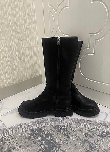 39 Beden fermuarlı siyah çizme