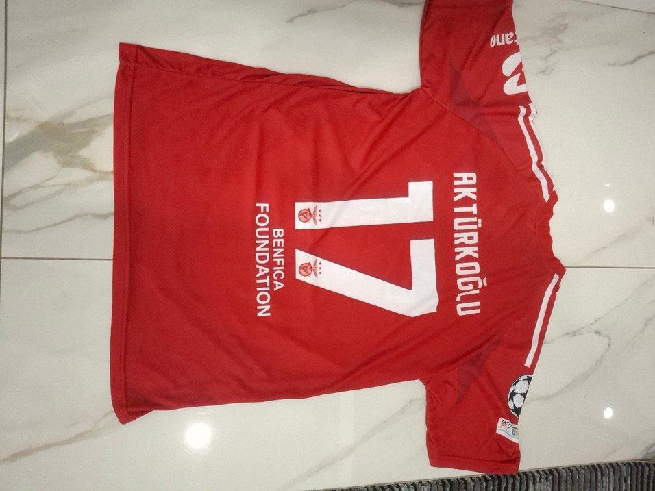 24-25 sezon Benfica forma - Görsel 2