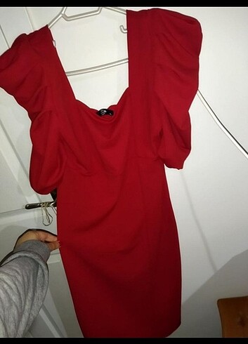 Kırmızı midi boy elbise