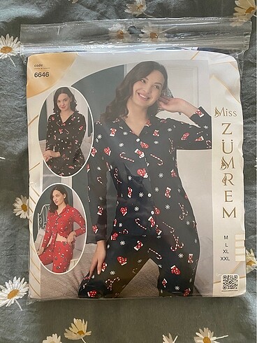 Diğer Yılbaşılı pijama takımı