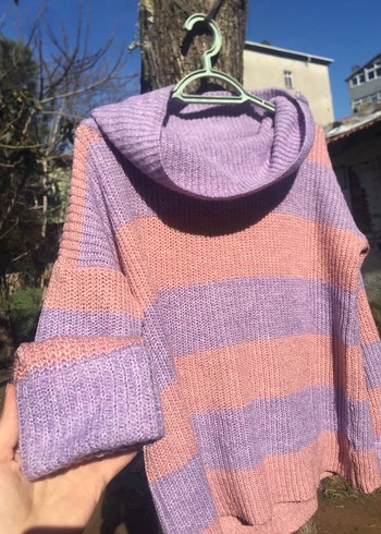 Çizgili Mor-Pembe Boğazlı Triko Kazak - Görsel 2