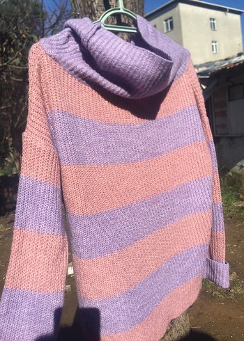 Çizgili Mor-Pembe Boğazlı Triko Kazak - Görsel 3