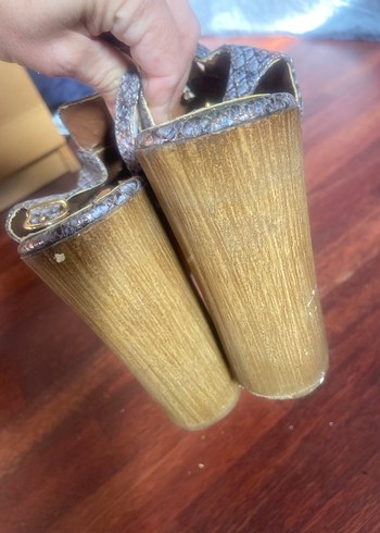 Yılan Desenli Dolgu Topuklu ayakkabi - Görsel 4