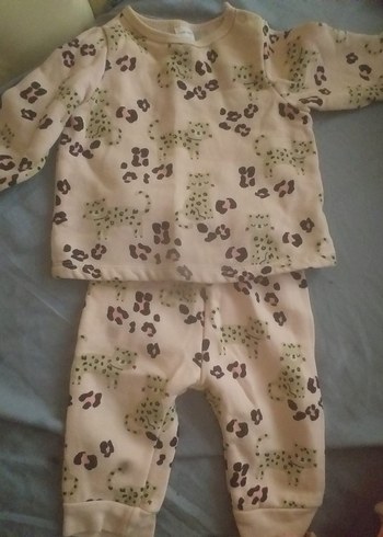 3 adet bebek kislik giyim toplam 150tl - Görsel 2