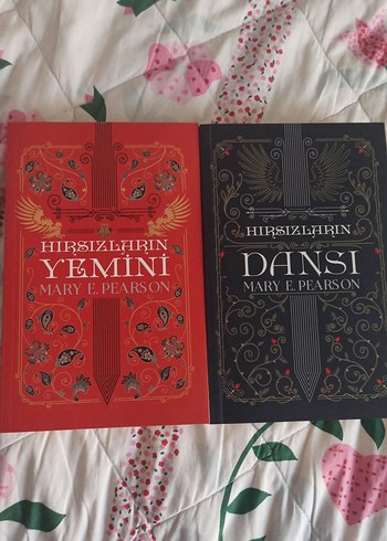 Hırsızların Dansı Ve Hırsızların Yemini - Mary E. Pearson