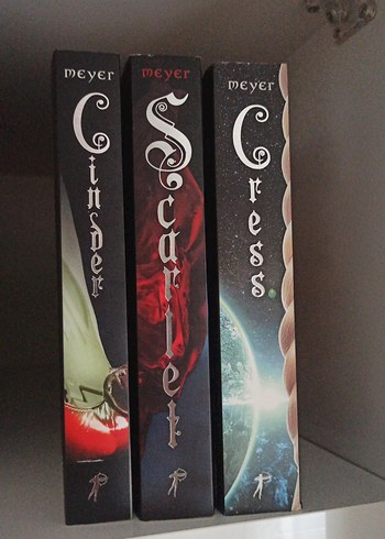Ay Günlükleri Serisi- Cinder, Scarlett ve Cress