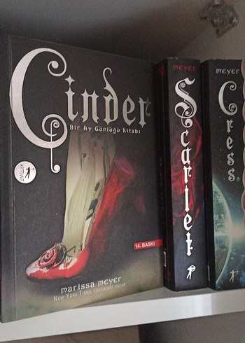  Ay Günlükleri Serisi- Cinder, Scarlett ve Cress
