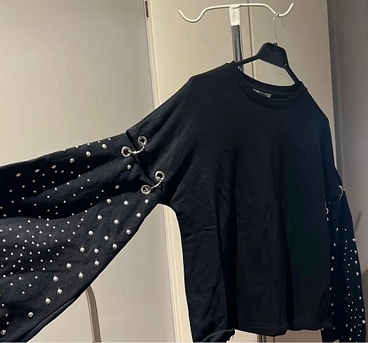 m Beden siyah Renk Zara zımbalı üst