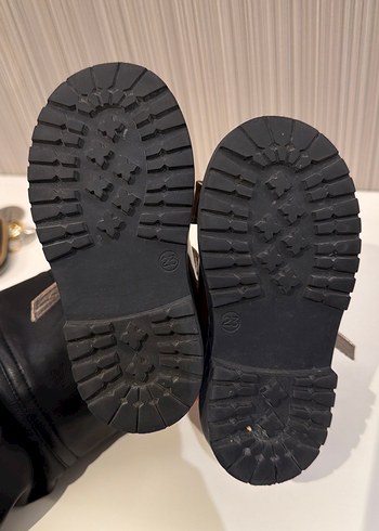 Kızlar için parlak altın rengi tokalı ayakkabı - Görsel 3