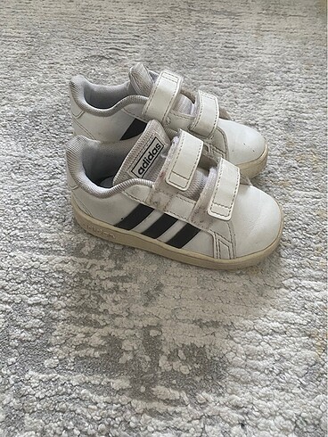Adidas spor ayakkabı kız çocuk 23 numara