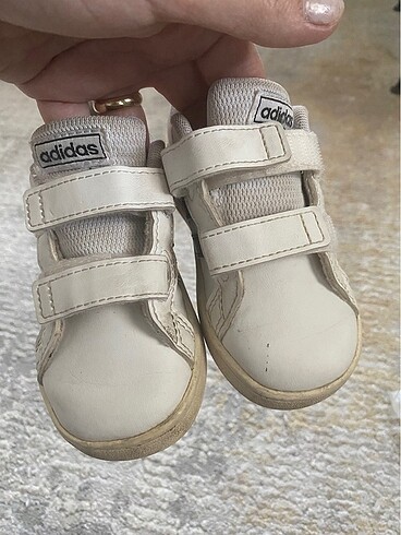 23 Beden Adidas spor ayakkabı kız çocuk 23 numara