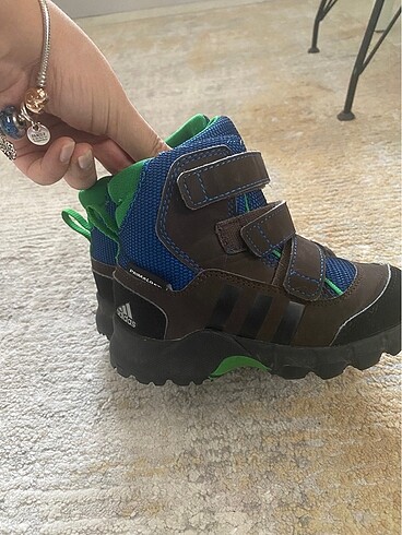 Adidas kar botu erkek çocuk 25,5 numara