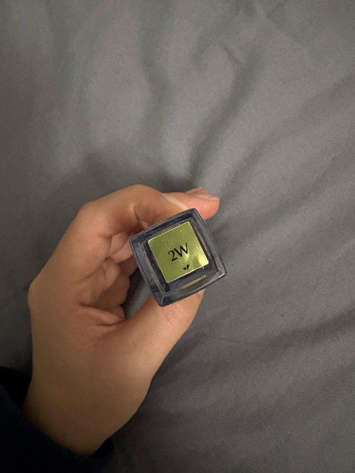 Estée Lauder Parlak Bej Kapatıcı - Görsel 2