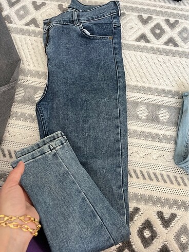 Jeansss